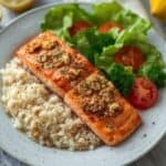 Wildlachs mit Walnusskruste auf Zitronen-Reis